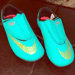 Toddler soccer cleats